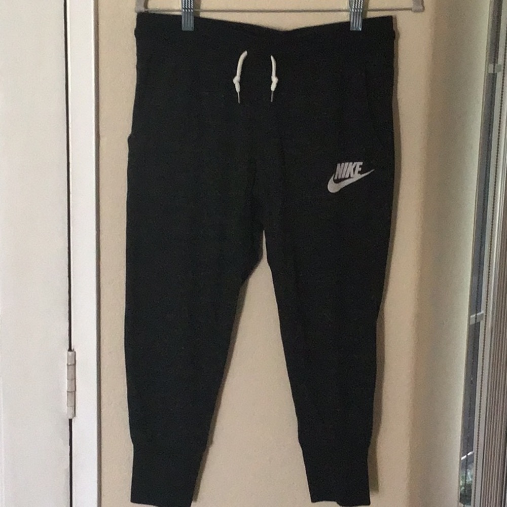 Nike ladies crop jogger Heather Grey EUC SZ Small